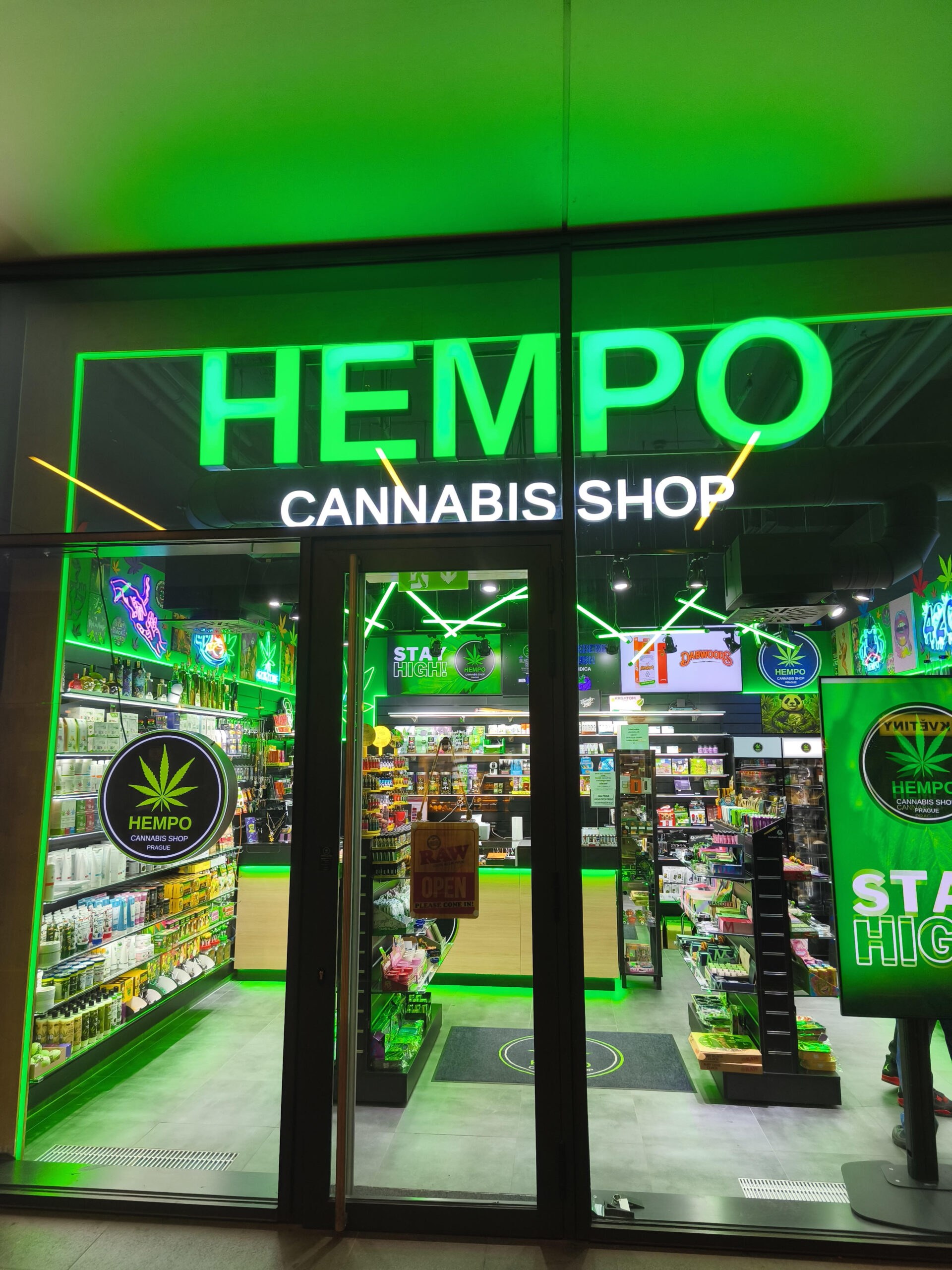 HEMPO cannabis shop světelná reklama